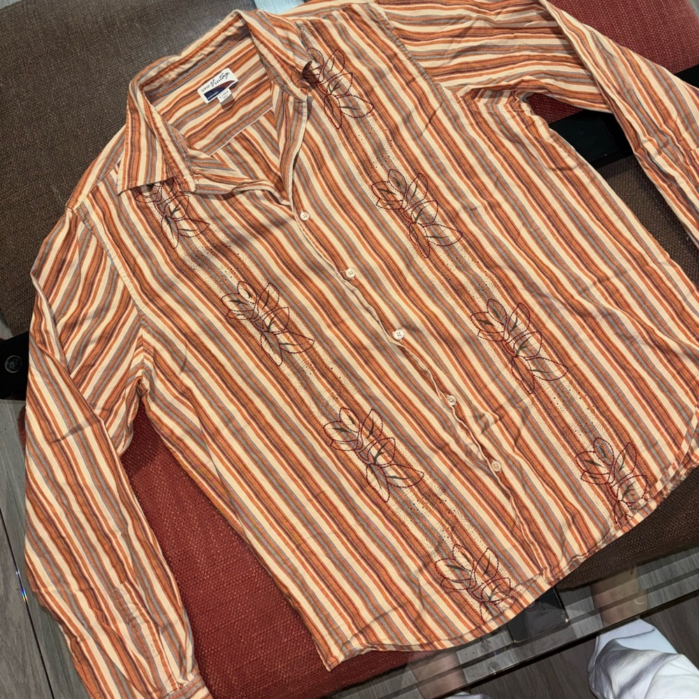 ⭐️Rare Vintage classic button up⭐️